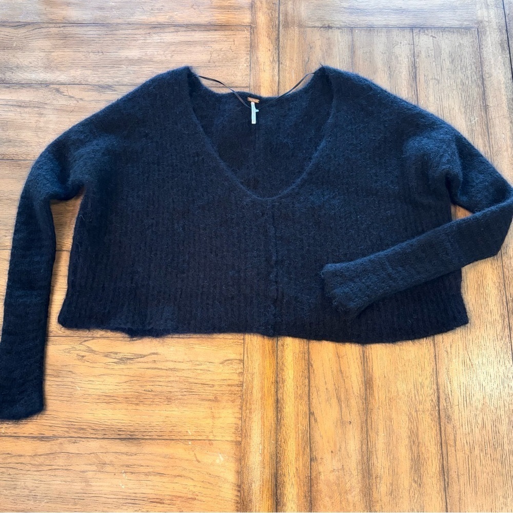 Free people Women's Black Alpaca Blend Pullover V-Neck Sweater in Black, Medium